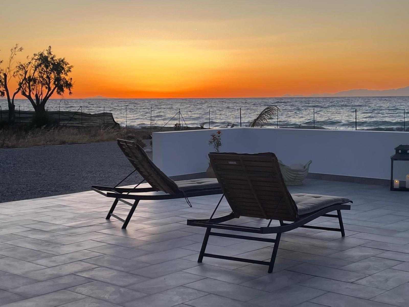 Lambou Beach Sunset Soroni Exterior photo